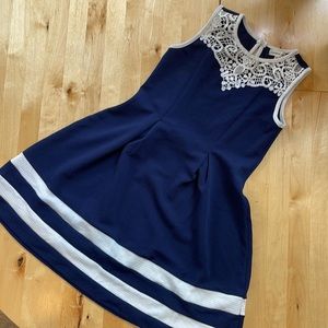 EUC girls’ size 10 navy and white monteau girl dress